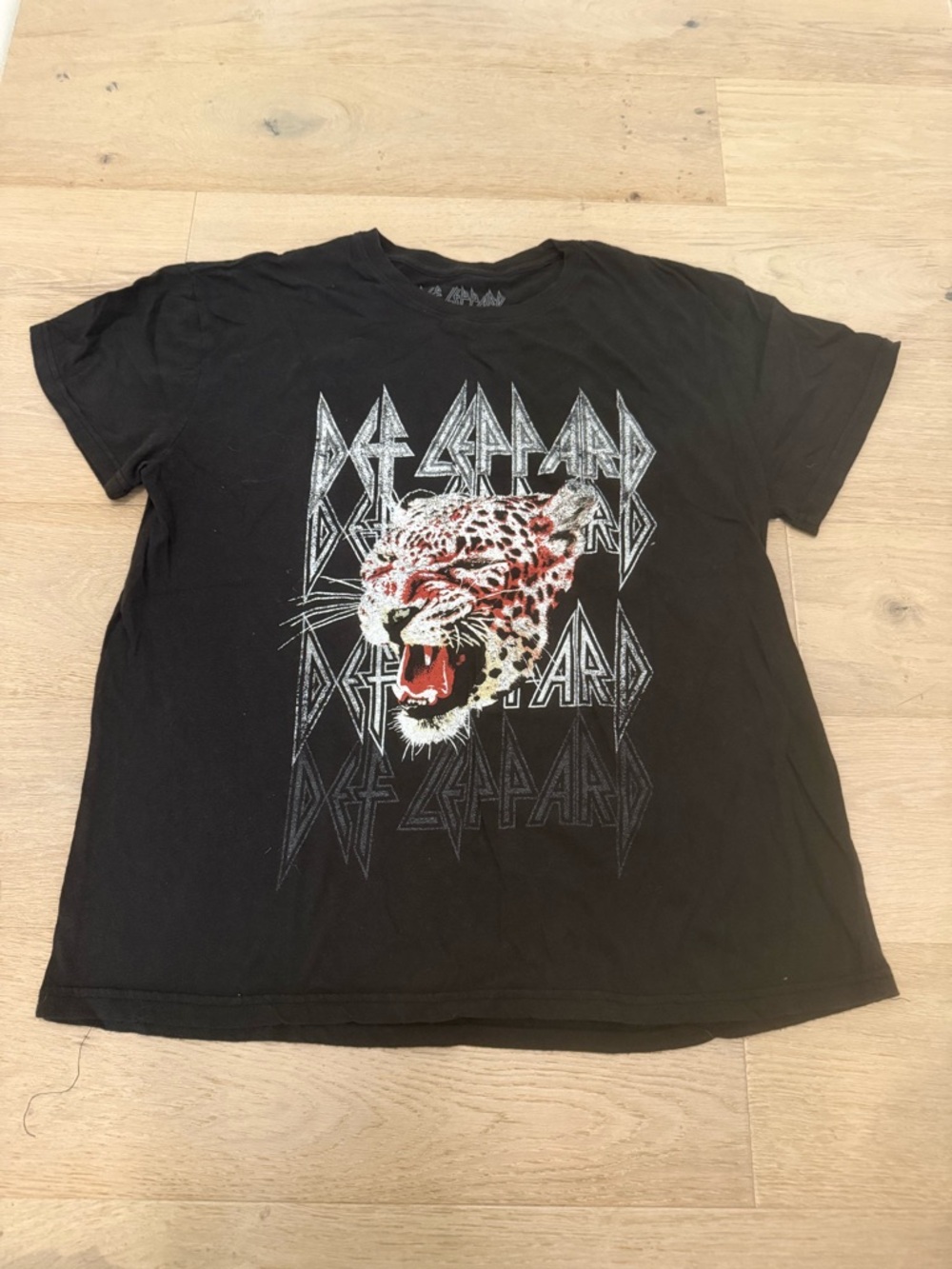 Women Def Leppard Black Graphic Band Tee Leopard Design Size XXL Oversized Fit
